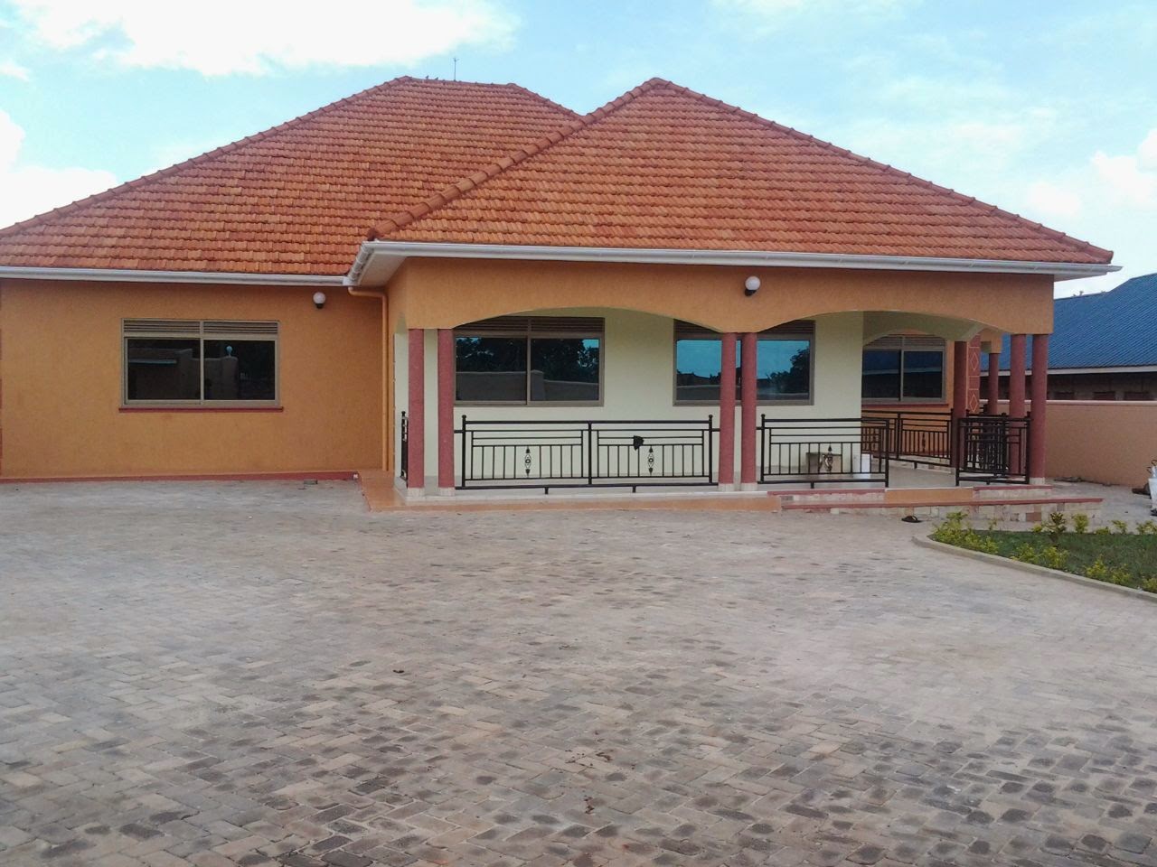  HOUSES  FOR SALE KAMPALA UGANDA  HOUSE  FOR SALE BUWATE 